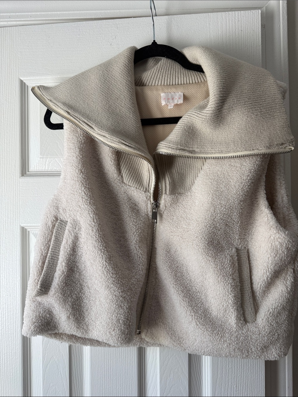 entro Cream Sherpa Zip Vest